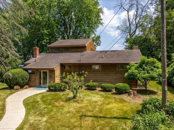 3411 Stoney Crest Road, Mcfarland, WI 53558