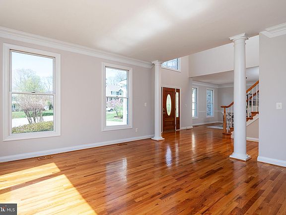 4th image of 209 Serenade Ct