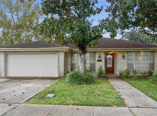 8208 Ferrara Dr, Harahan, LA 70123