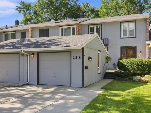 228 Willow Ln, Bloomingdale, IL 60108