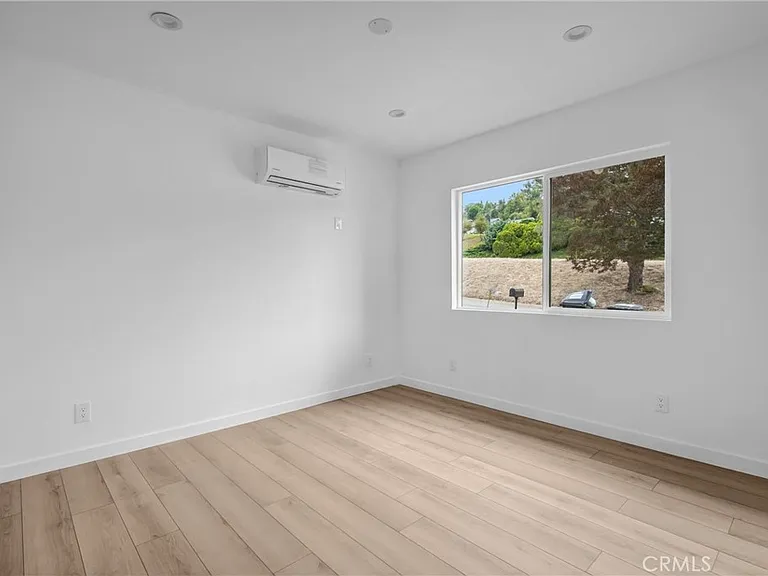 21713 Mulholland Dr — Photo 12