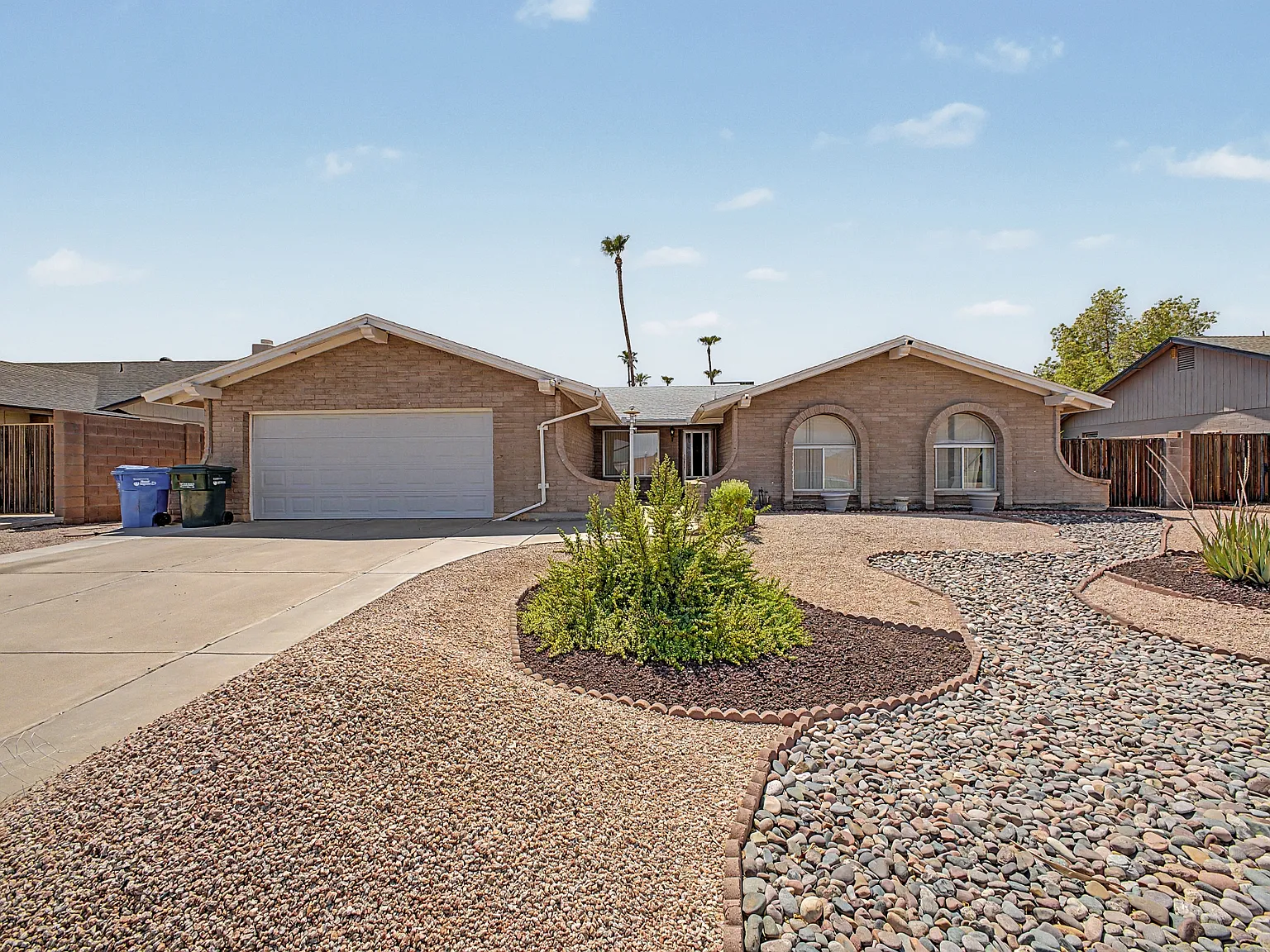 3 bed, 1937 sqft, $2,850 — Photo 1