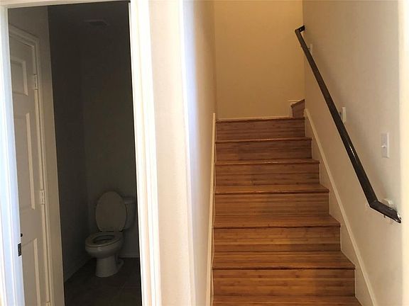 4th image of 6823 Stoneyvale Dr