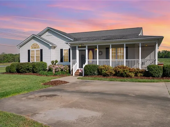 2613 Hayfield Dr, Asheboro, NC 27205