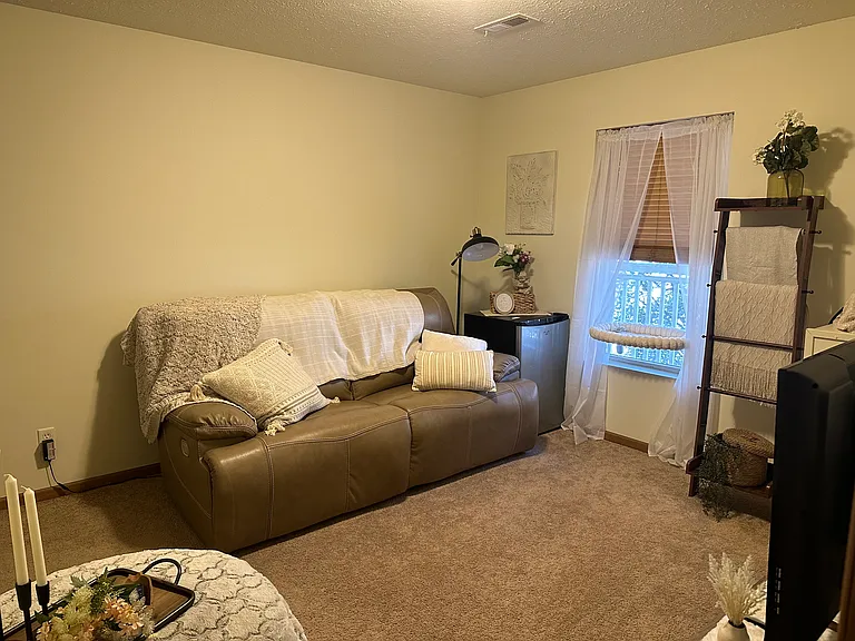 256 Beechurst Ave — Photo 4