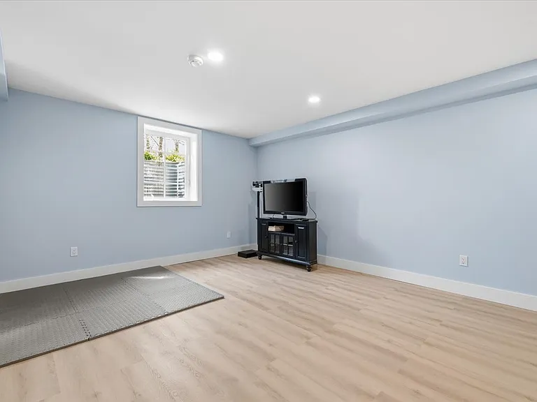 11 N Woods Rd — Photo 23