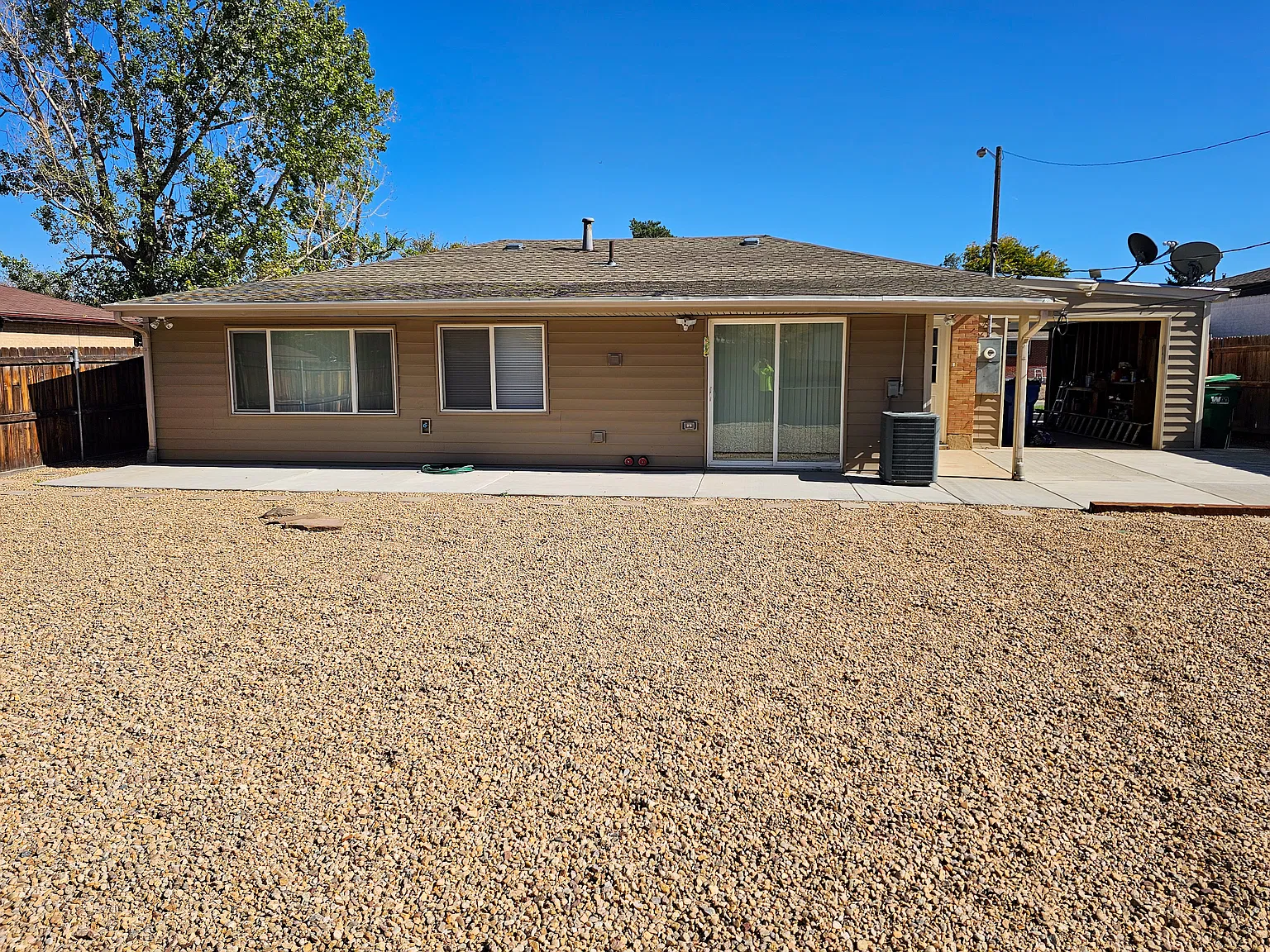 5 bed, 2200 sqft, $3,200 — Photo 2