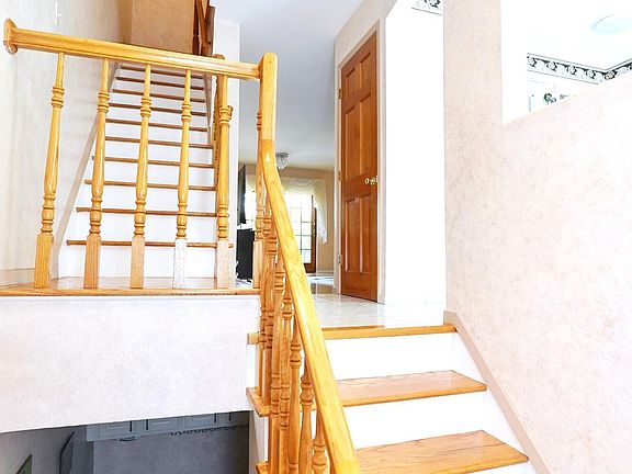3rd image of 67 Claradon Ln