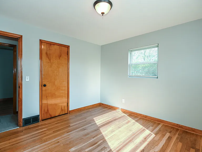 406 Irwin Ln — Photo 20