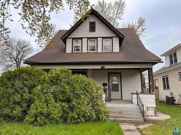 615 W 5th Ave, Mitchell, SD 57301