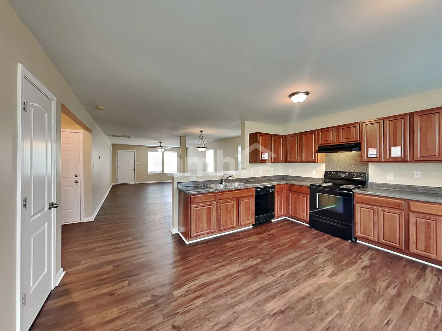 4 bed, 2.5 bath, 2128 sqft, $2,145 — Photo 4