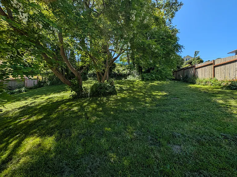 3749 Leif Erikson Dr — Photo 4