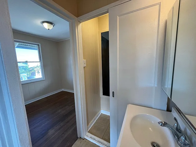 266 N School St — Photo 5