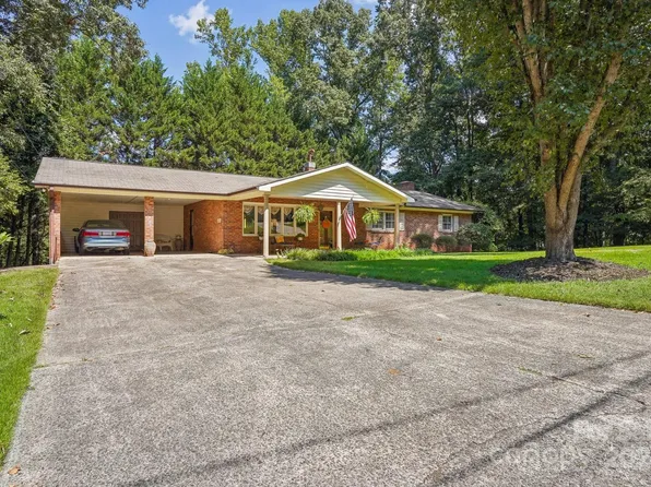822 W 6th Street Cir, Newton, NC 28658