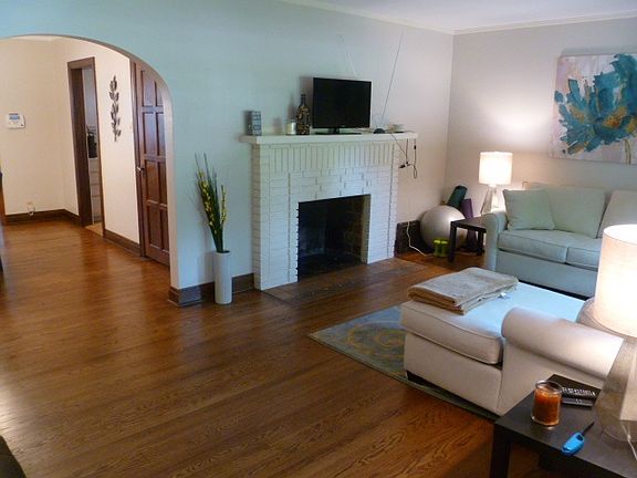 2nd image of 619 W Angela Blvd