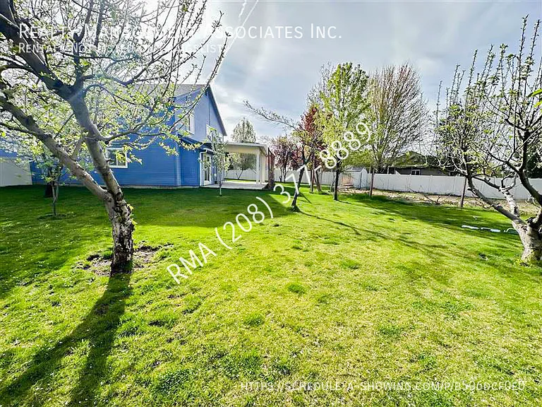 3027 N Betula Ave — Photo 21