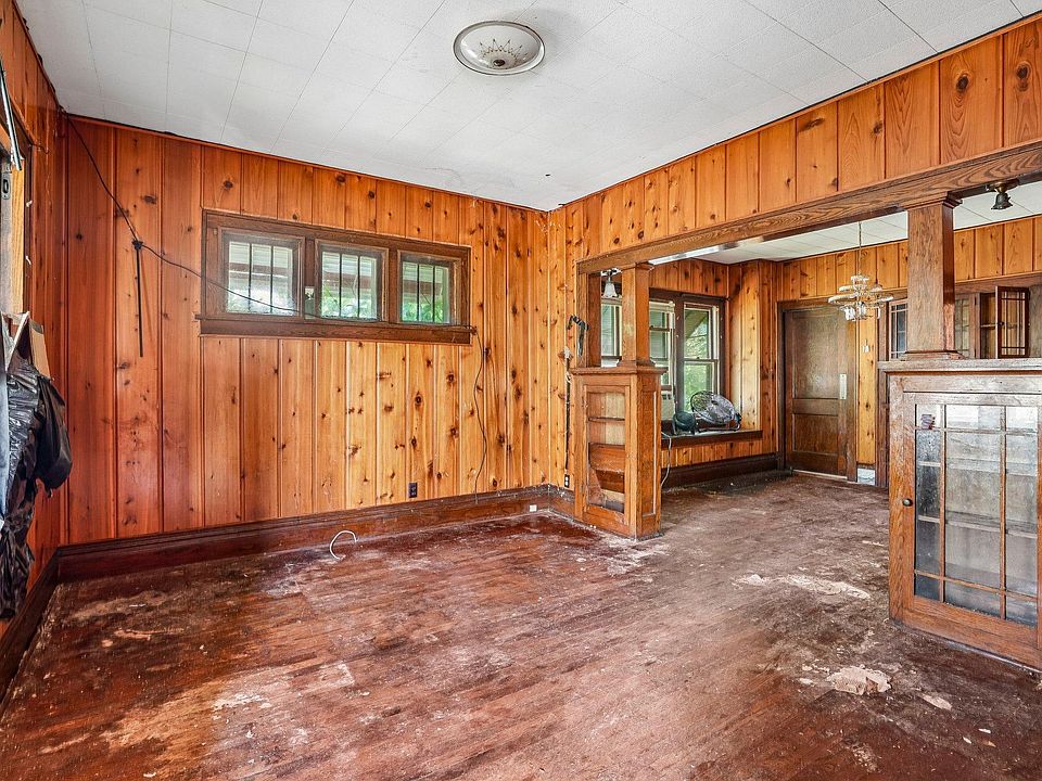1st image of 1615 7th St E