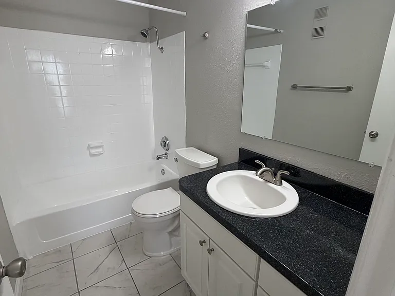 Baywater Apartments — Photo 39
