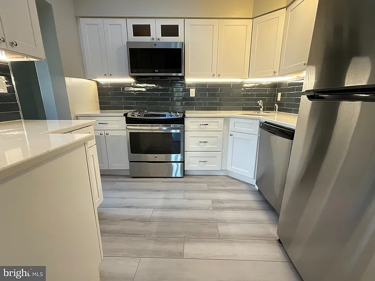 2031 Hillside Dr — Photo 12