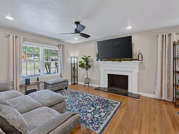 4th image of 1321 Oak Tree Ln