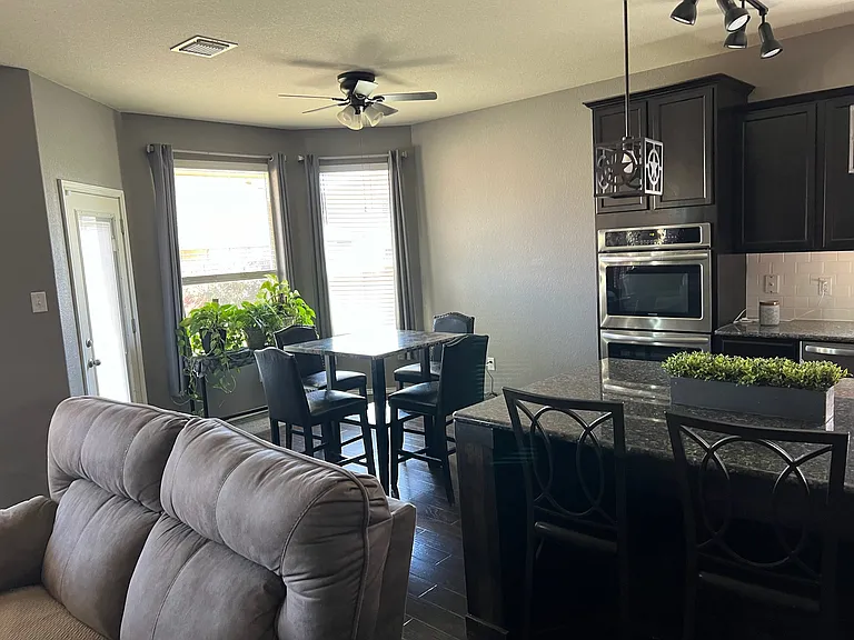 5561 Othello Dr — Photo 11