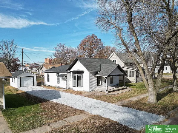 321 N Iowa Ave, York, NE 68467
