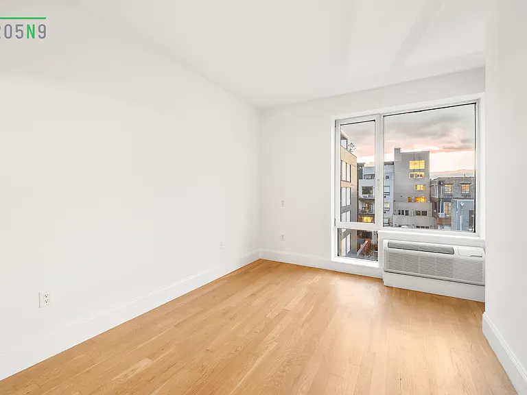 205 N 9th St #5L — Photo 6