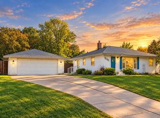 2128 Cohansey Blvd, Roseville, MN 55113