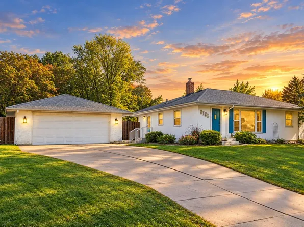 2128 Cohansey Blvd, Roseville, MN 55113