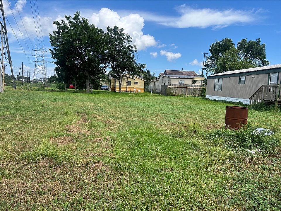 1st image of 0 Pine St