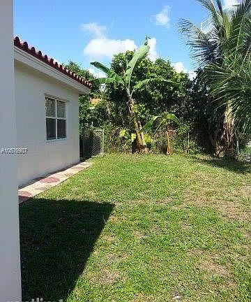 4th image of 1998 NE Miami Gardens Dr