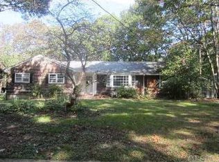 3 Robert Townsend Dr, Setauket, NY 11733