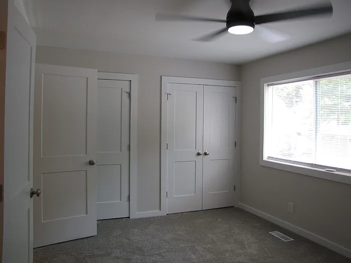 220 Elizabeth St — Photo 12