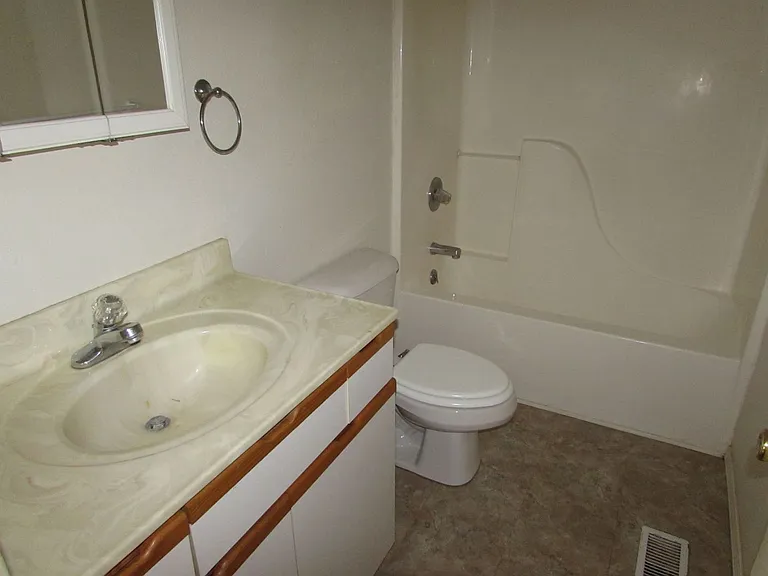 307 E Main St — Photo 6