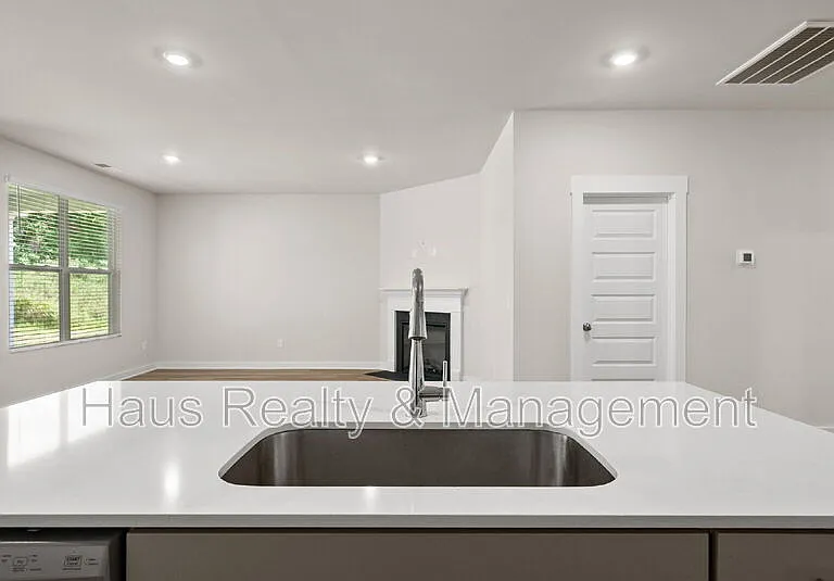 1145 Ross Farms Blvd — Photo 8