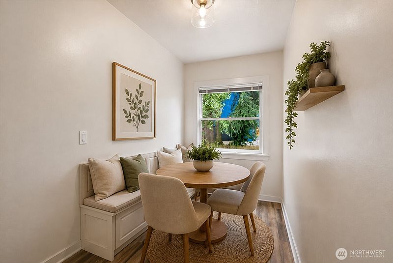 4th image of 5509 Kensington Place N