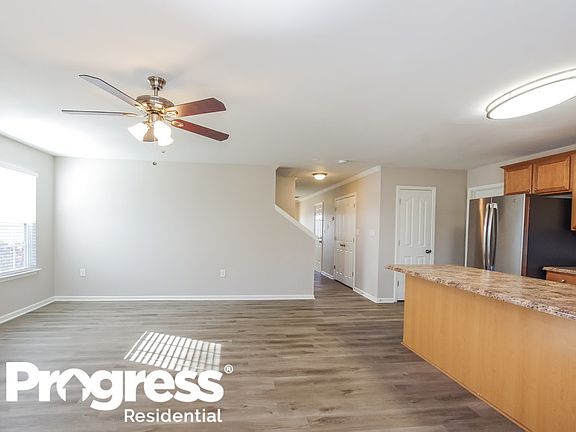 4th image of 2936 Tall Oaks Dr