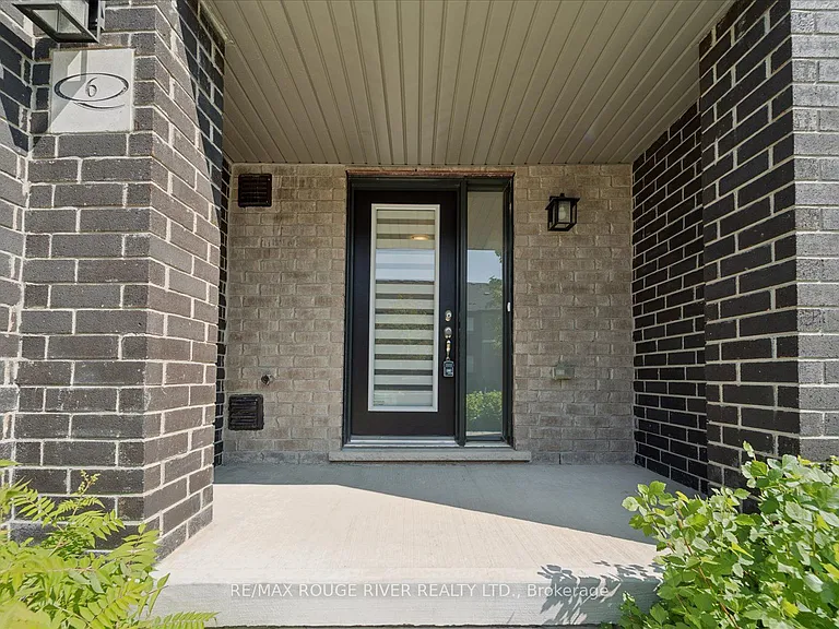 6 Esquire Way — Photo 4