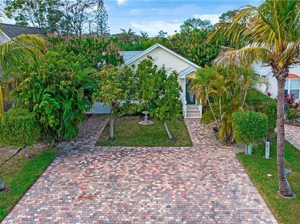 139 Leawood CIR, NAPLES, FL 34104