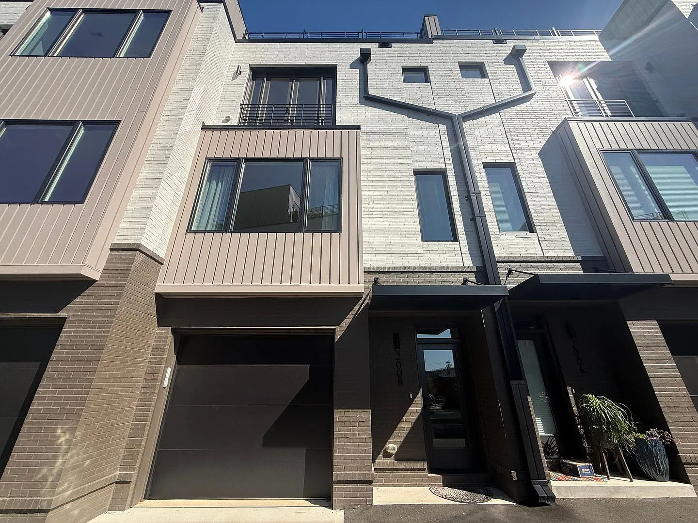 Luxurious New Construction 3BD, 4BA Downtown Durham Townhome with a Rooftop Terrace and Easy Acce... — Photo 1