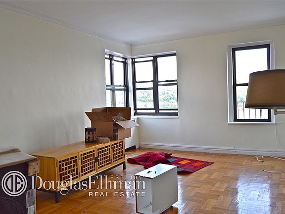 3rd image of 30 Park Ter E APT 6G