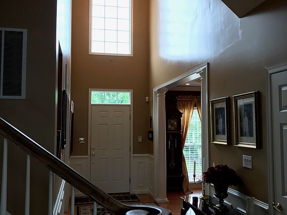 4th image of 209 Briar Hill Ct