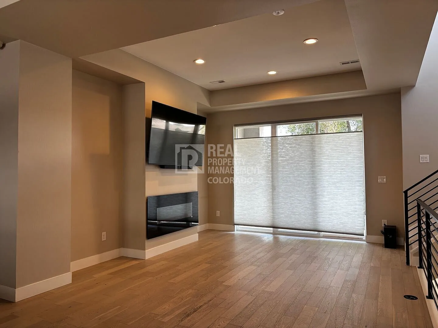 Modern Luxury Townhome in Arvada High-End Finishes & Unbeatable Access to I-70 and the Mountains — Photo 4