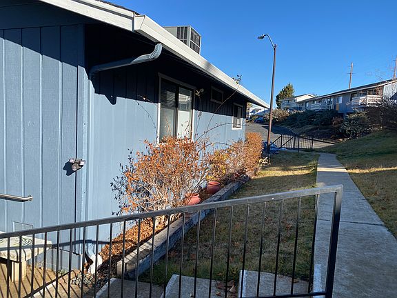 2nd image of 16 Sierra Vista Way #16