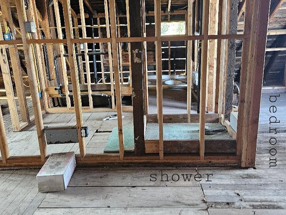 2nd image of 817 E 7th Street