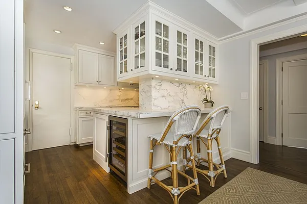 Sold by Dixon Advisory USA Inc. | media 4