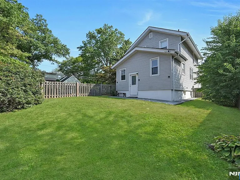 304 Midland Ave #1 — Photo 4
