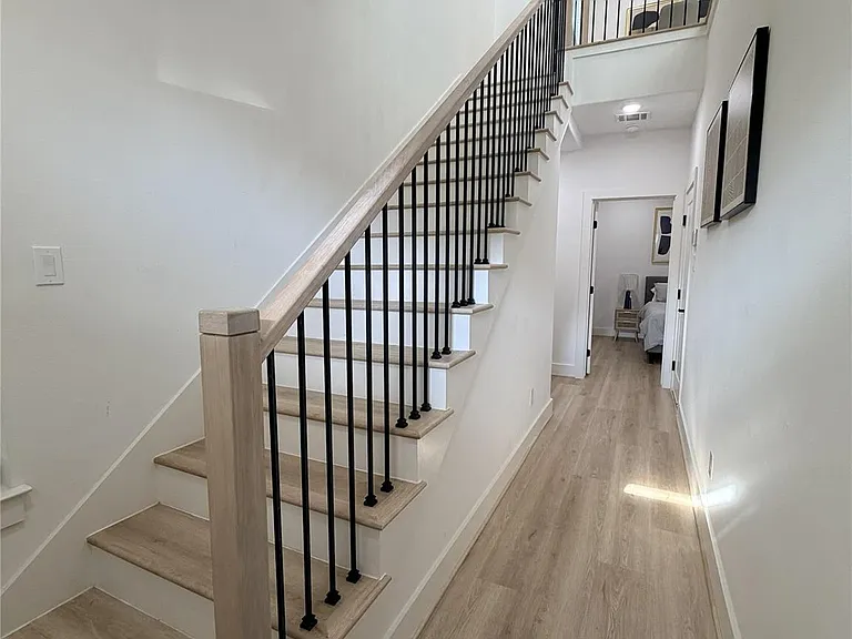 2706 Cochran St — Photo 2