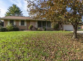 5213 N Sherbrook Ln, Peoria, IL 61614