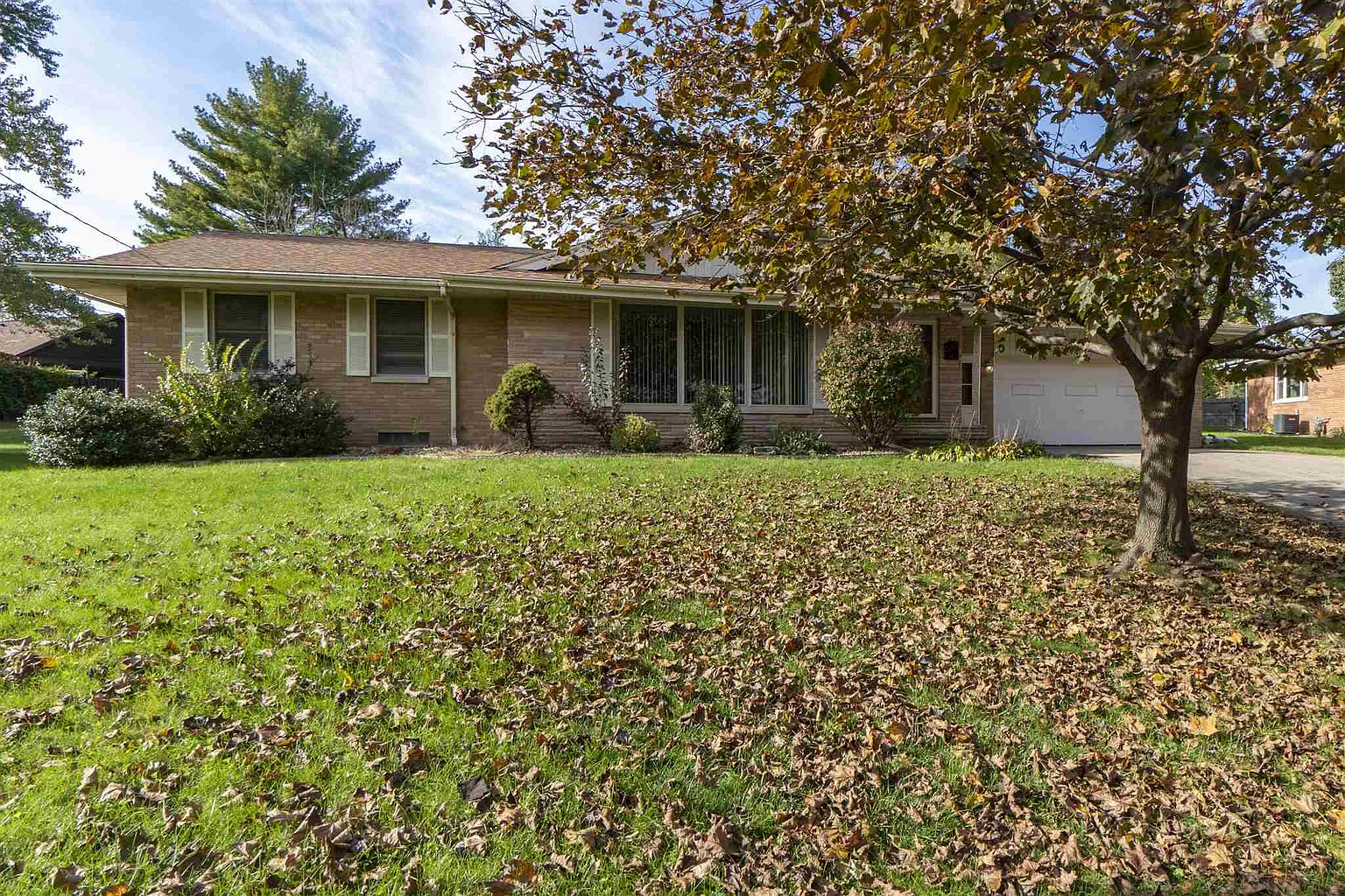 5213 N Sherbrook Ln photo 1